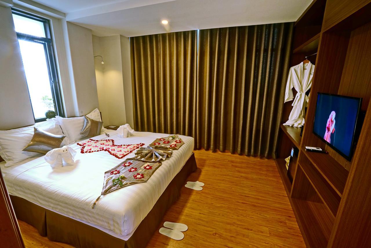 Sanctuary Hotel Mandalay Exteriör bild