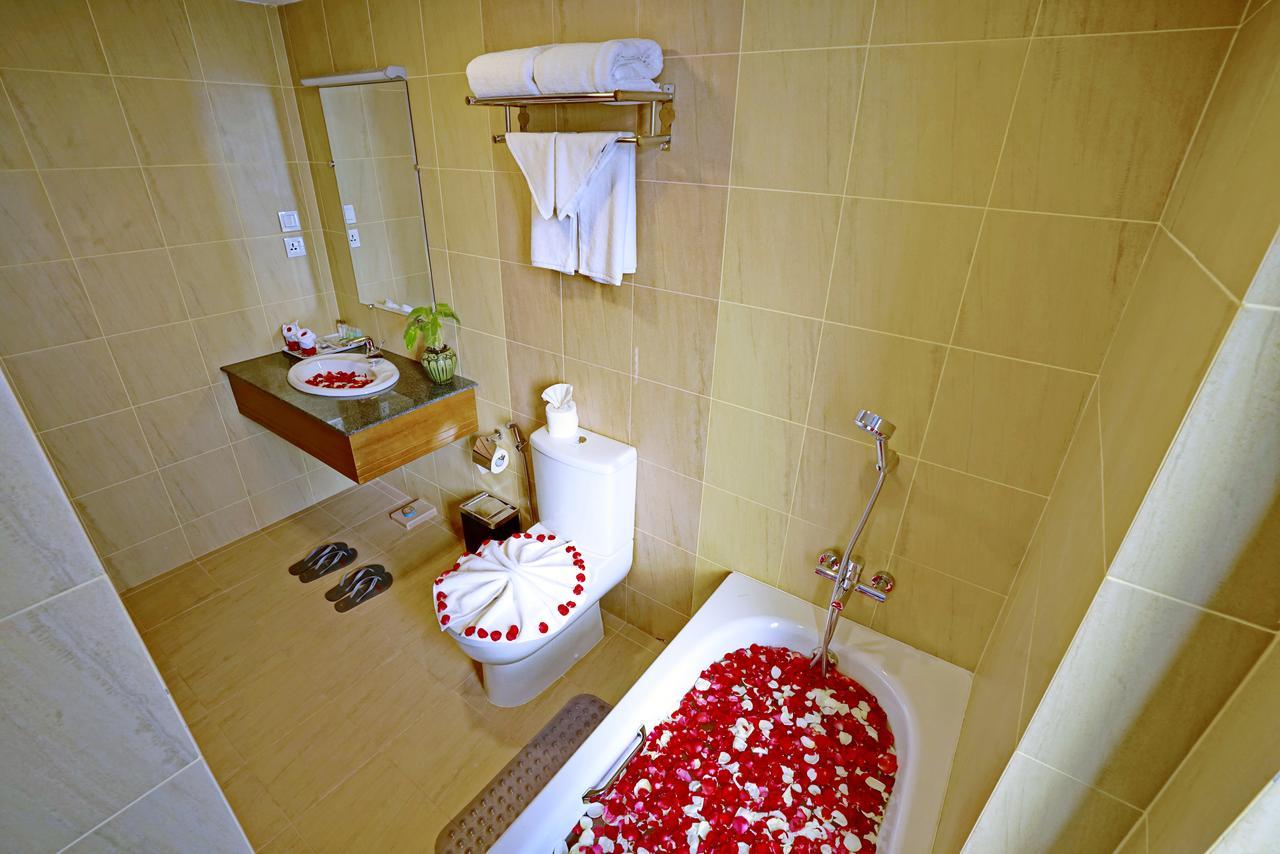 Sanctuary Hotel Mandalay Exteriör bild