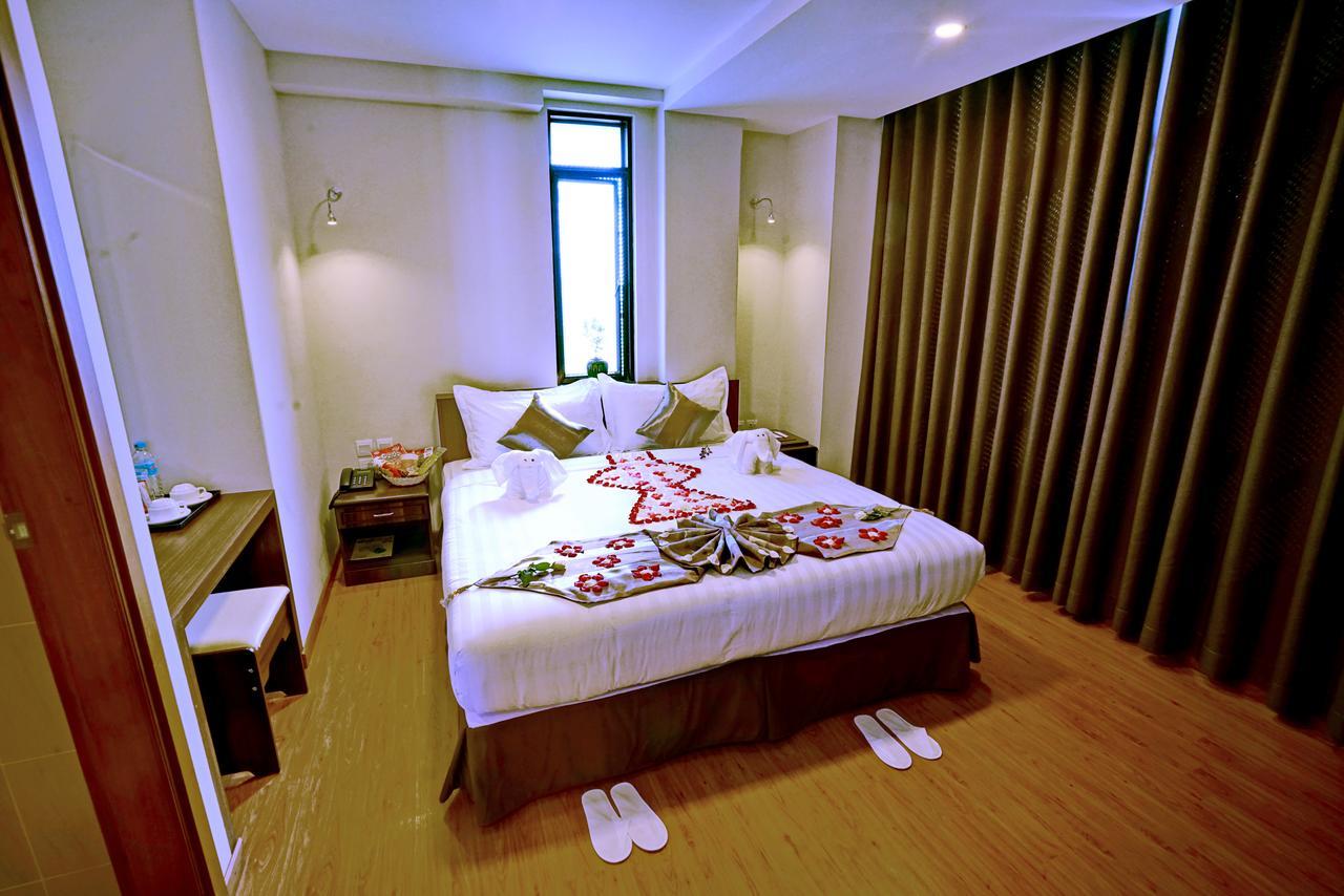 Sanctuary Hotel Mandalay Exteriör bild