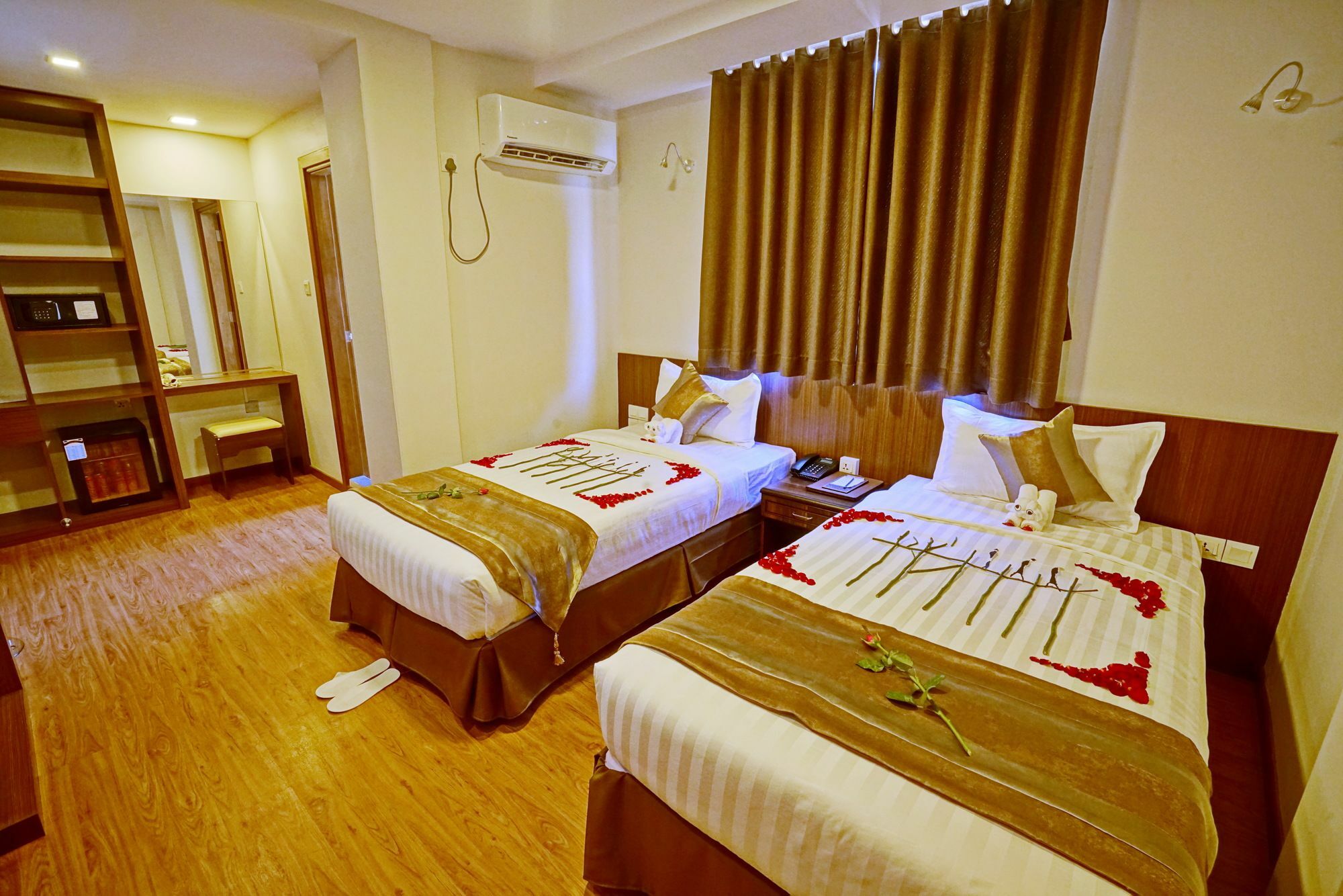 Sanctuary Hotel Mandalay Exteriör bild