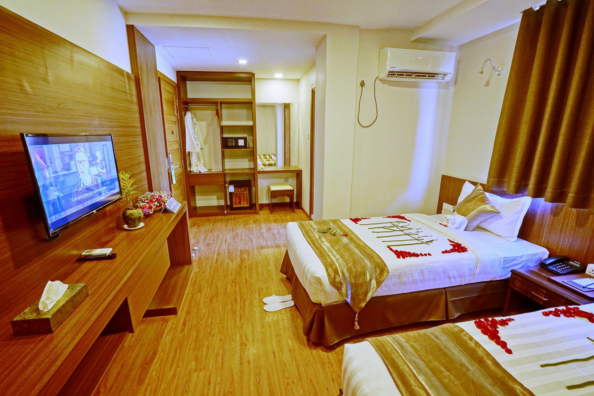 Sanctuary Hotel Mandalay Exteriör bild